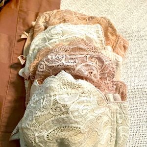 Set of (4) lace soft cup underwire 36DDD/F bras. Romantic lace.